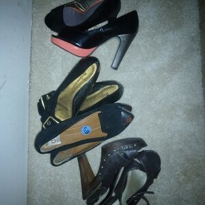 4 Pairs Of Shoes For Peice Of 1